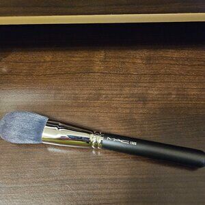 MAC 150 SYNTHETIC LARGE POWDER BRUSH (NIB)